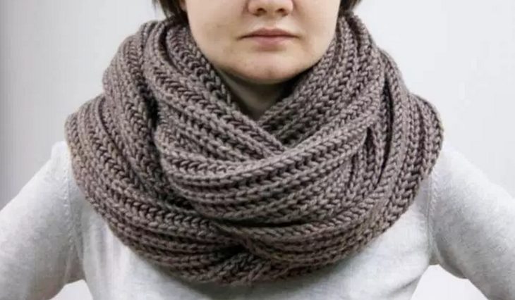 Как связать простой шарф-хомут для подростка: подробное описание